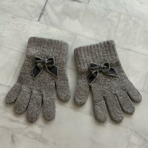 Condor Gray Gloves with Velvet Bows